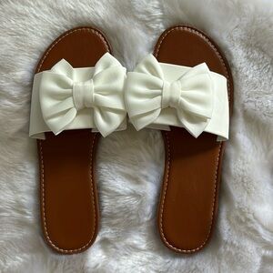 White Bow Graduation Sandals Size 10
